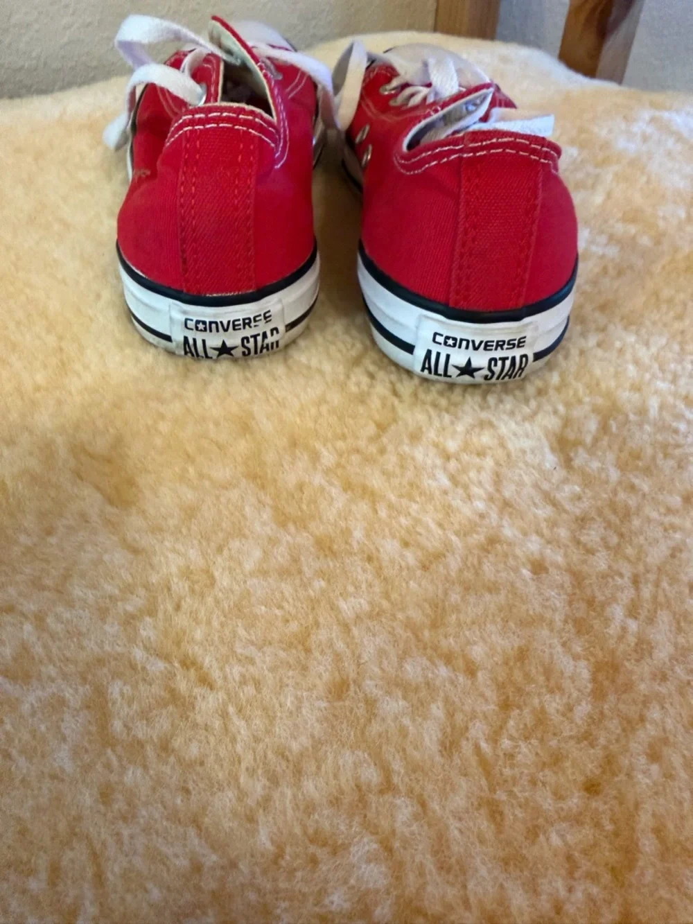 Red Converse size 3 youth, boys or girls, excellent condition